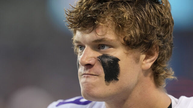 CHICAGO, ILLINOIS - SEPTEMBER 08: J.J. McCarthy #9 of the Minnesota Vikings reacts while playing against the Chicago Bears during the game at Soldier Field on September 08, 2025 in Chicago, Illinois.