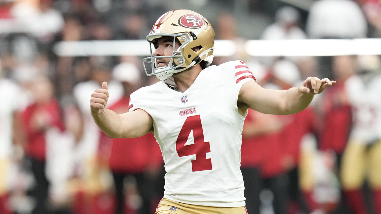 LAS VEGAS, NEVADA - AUGUST 16: Jake Moody #4 of the San Francisco 49ers kicks a field goal against the Las Vegas Raiders in the first quarter during the NFL Preseason 2025 game at Allegiant Stadium on August 16, 2025 in Las Vegas, Nevada. The 49ers defeated the Raiders 22-19.