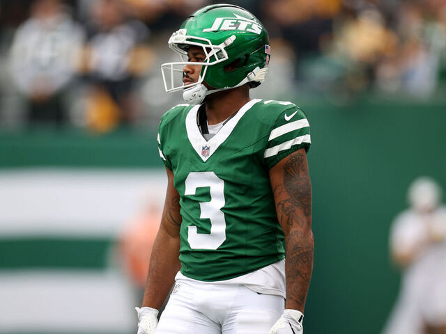 EAST RUTHERFORD, NEW JERSEY - SEPTEMBER 07: Xavier Gipson #3 of the New York Jets looks on during the NFL 2025 game between Pittsburgh Steelers and New York Jets at MetLife Stadium on September 07, 2025 in East Rutherford, New Jersey.