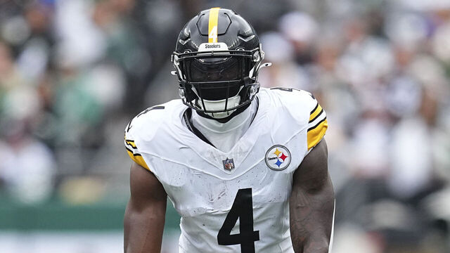 EAST RUTHERFORD, NEW JERSEY - SEPTEMBER 7: DK Metcalf #4 of the Pittsburgh Steelers looks on against the New York Jets in the game at MetLife Stadium on September 7, 2025 in East Rutherford, New Jersey.