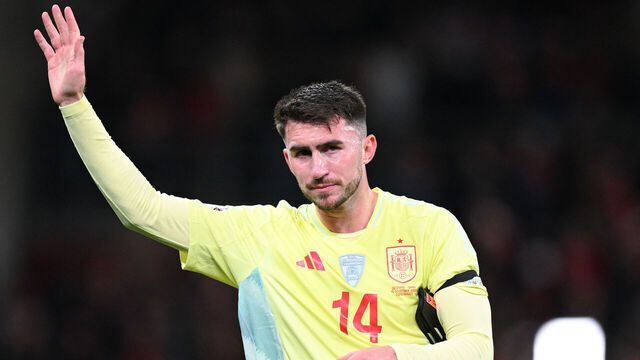 COPENHAGEN, DENMARK - NOVEMBER 15: Aymeric Laporte of Spain acknowledges the fans after the UEFA Nations League 2024/25 League A Group A4 match between Denmark and Spain at on November 15, 2024 in Copenhagen, Denmark.