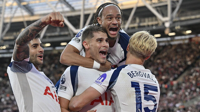 LONDON, ENGLAND - SEPTEMBER 13: Micky van de Ven of Tottenham Hotspur celebrates his goal with team mates during the Premier League match between West Ham United and Tottenham Hotspur at London Stadium on September 13, 2025 in London, England.