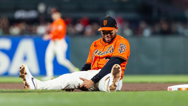 SAN FRANCISCO, CA - SEPTEMBER 12: San Francisco Giants first base Dominic Smith (7) reacts after making a stretched out out at first base during a MLB game against the Los Angeles Dodgers on September 12, 2025 at Oracle Park in San Francisco, CA.