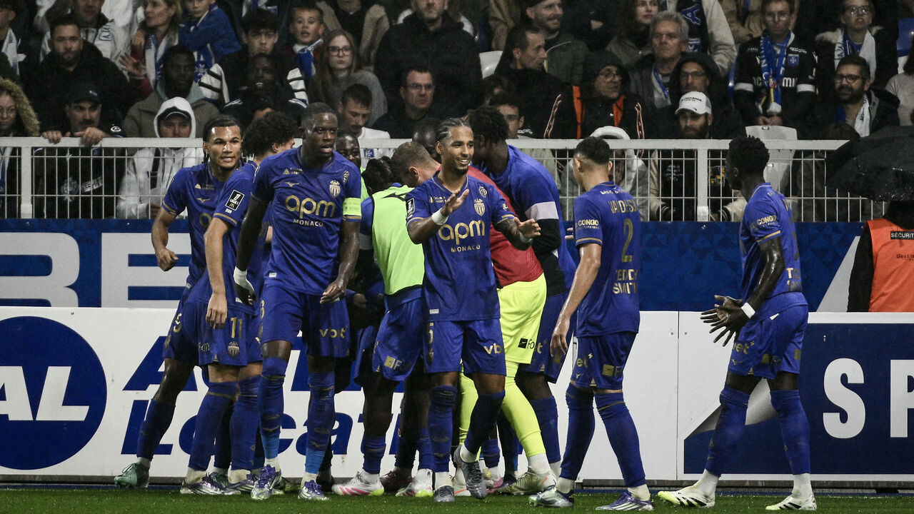 Monaco's players celebrate after a goal during the French L1 football match between AJ Auxerre and AS Monaco at the Stade de l'Abbe-Deschamps in Auxerre, central France, on September 13, 2025.