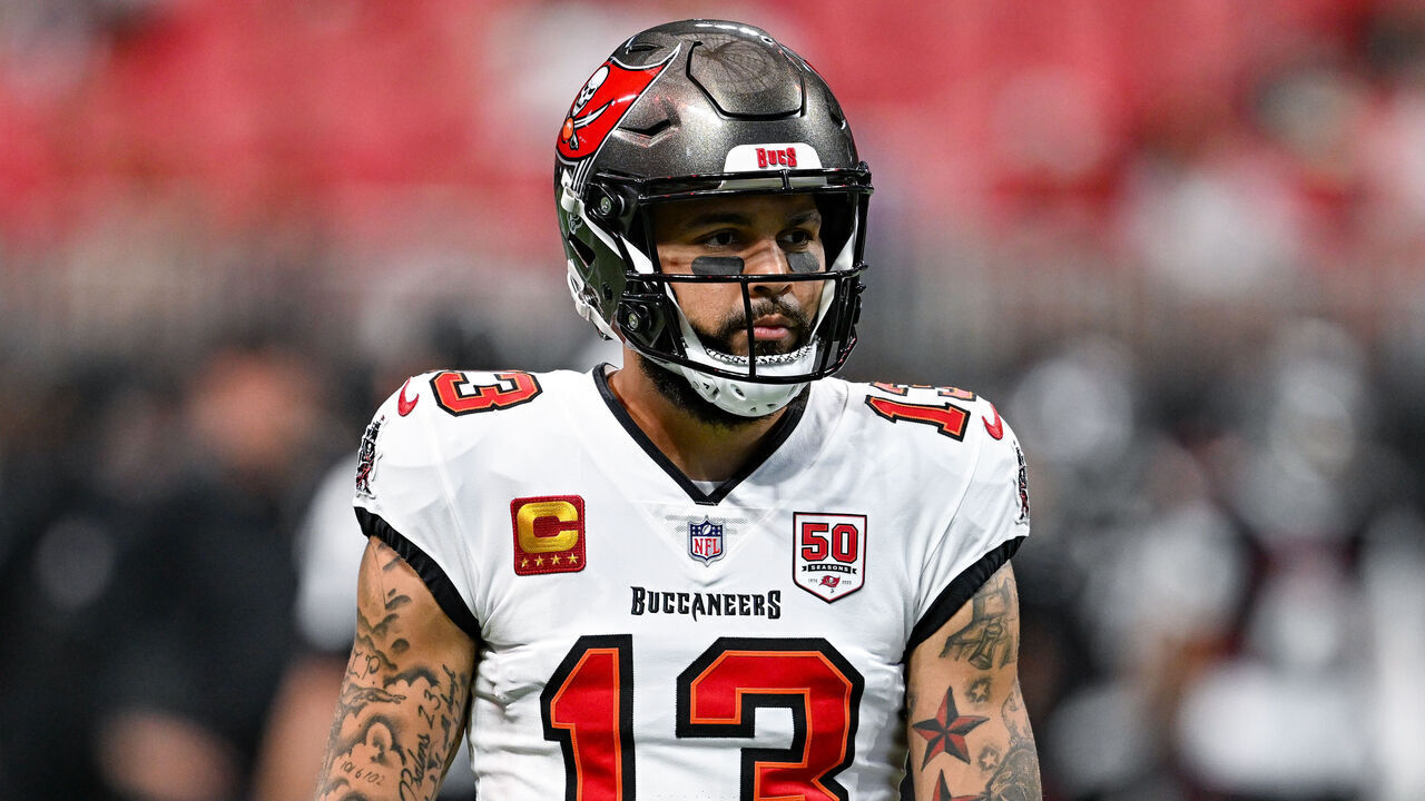 ATLANTA, GA - SEPTEMBER 07: Tampa Bay wide receiver Mike Evans (13) warms up prior to the start of the NFL game between the Tampa Bay Buccaneers and the Atlanta Falcons on September 7th, 2025 at Mercedes-Benz Stadium in Atlanta, GA.