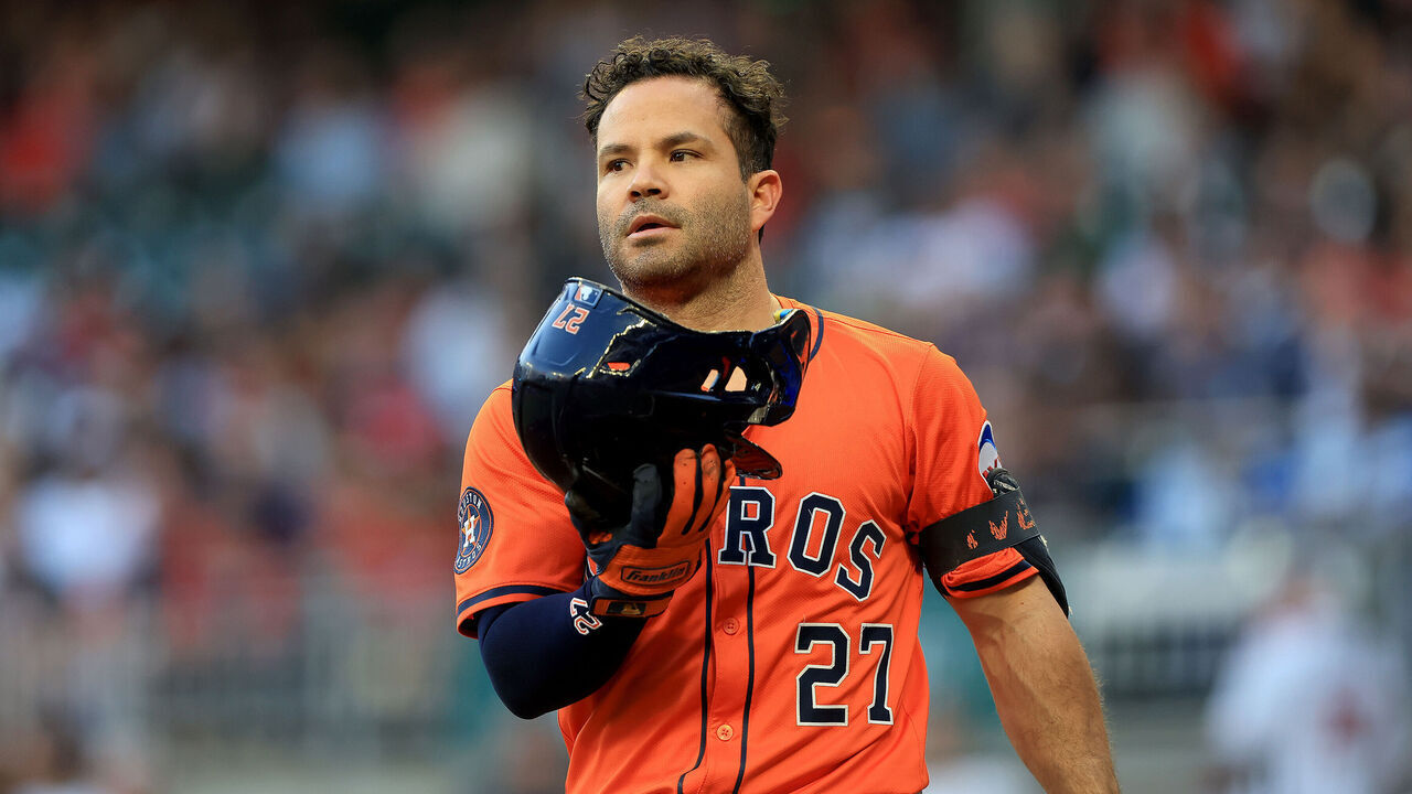 ATLANTA, GA - SEPTEMBER 13: Houston Astros second baseman Jose Altuve (27) loses his batting helment after a big swing during the Saturday evening MLB game between the Houston Astros and the Atlanta Braves on September 13, 2025 at Truist Park in Atlanta, Georgia.