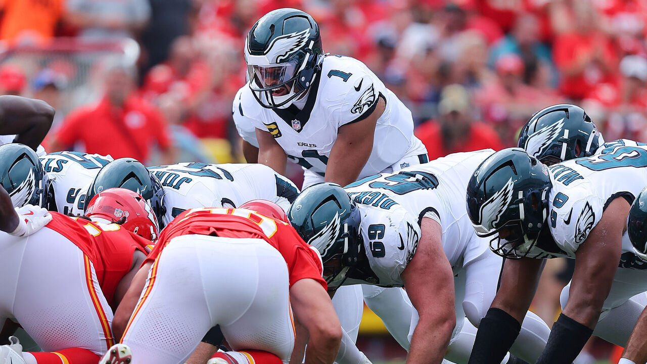 KANSAS CITY, MISSOURI - SEPTEMBER 14: Jalen Hurts #1 of the Philadelphia Eagles hikes the ball against the Kansas City Chiefs in the game at Arrowhead Stadium on September 14, 2025 in Kansas City, Missouri.
