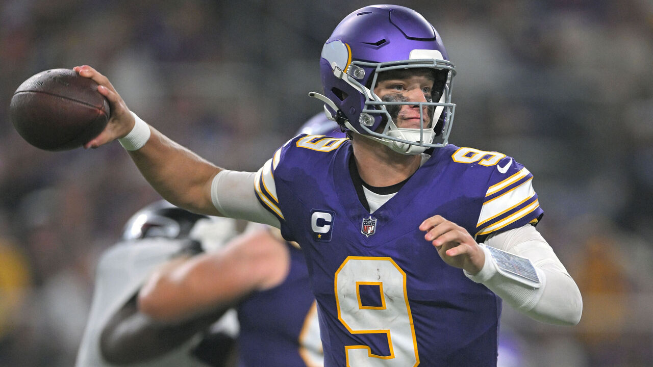 MINNEAPOLIS, MN - SEPTEMBER 14: Minnesota Vikings quarterback J.J. McCarthy (9) throws on the run during the third quarter of a NFL game between the Minnesota Vikings and Atlanta Falcons on September 14, 2025, at U.S. Bank Stadium in Minneapolis, MN.