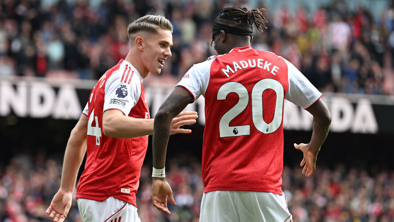 LONDON, ENGLAND - SEPTEMBER 13: (L) Viktor Gyokeres celebrates scoring the 2nd Arsenal goal with (R) Noni Madueke during the Premier League match between Arsenal and Nottingham Forest at Emirates Stadium on September 13, 2025 in London, England.