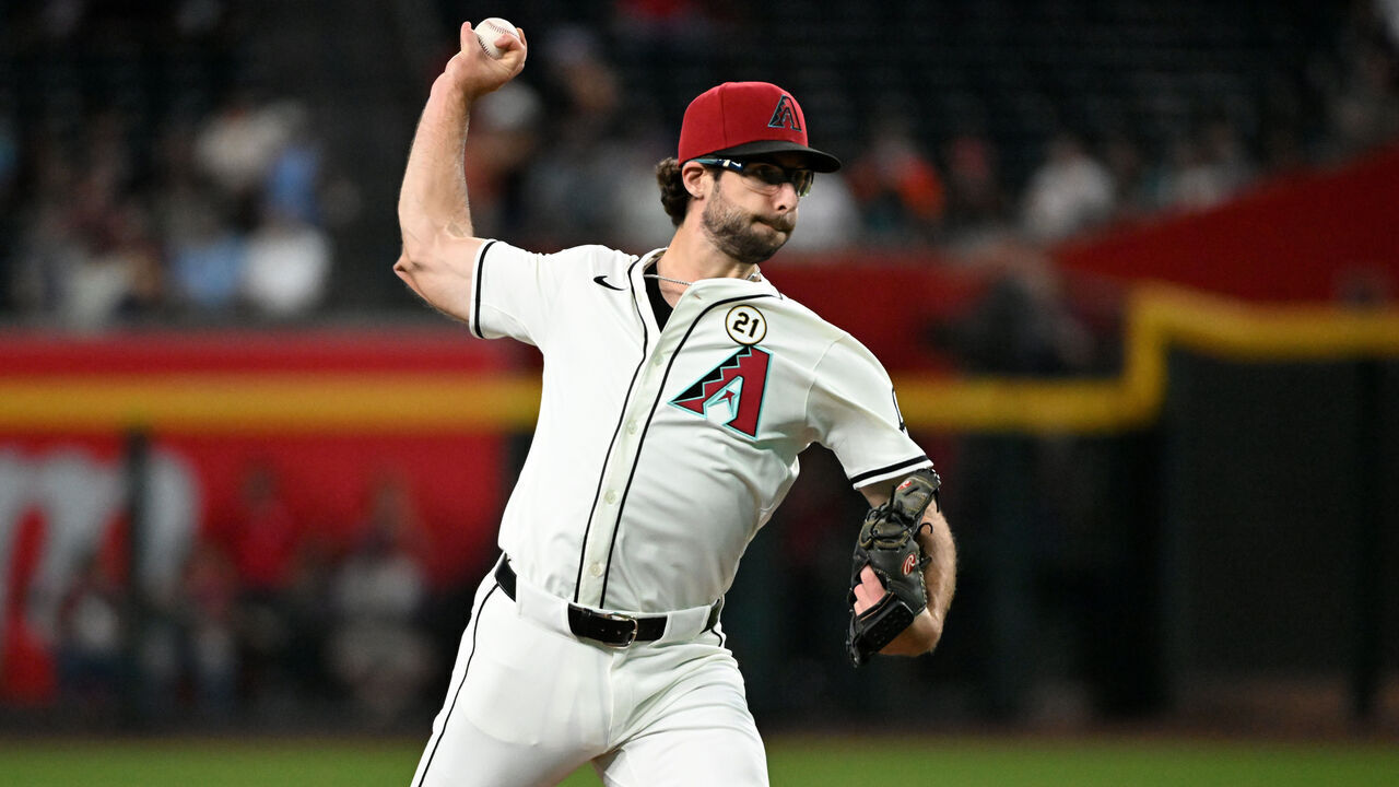 PHOENIX, ARIZONA - SEPTEMBER 15: Zac Gallen #23 of the Arizona Diamondbacks pitches in the first inning against the San Francisco Giants at Chase Field on September 15, 2025 in Phoenix, Arizona.