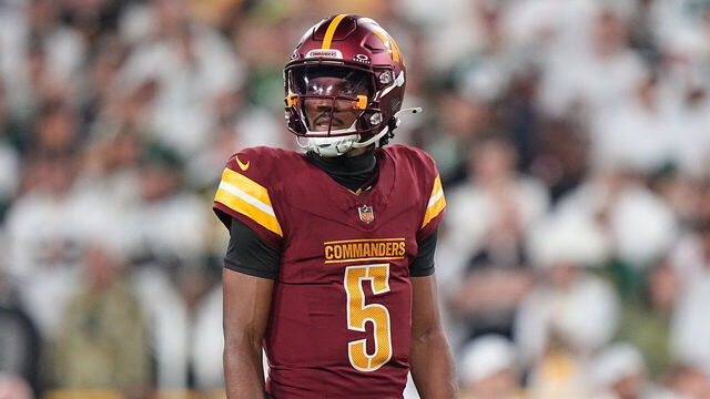 Football: Washington Commanders Jayden Daniels (5) in action, looks on vs Green Bay Packers at Lambeau Field.Green Bay, WI 9/19/2025CREDIT: Erick W. Rasco