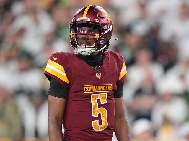 Football: Washington Commanders Jayden Daniels (5) in action, looks on vs Green Bay Packers at Lambeau Field.Green Bay, WI 9/19/2025CREDIT: Erick W. Rasco