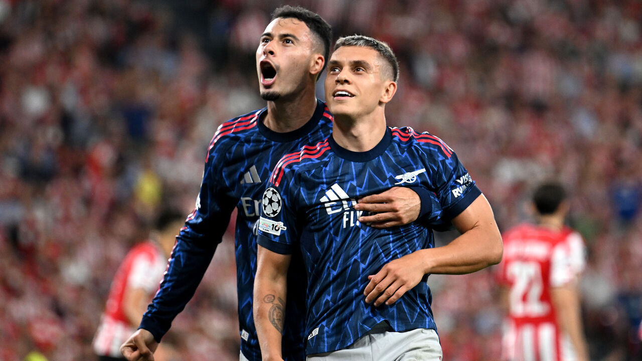 BILBAO, SPAIN - SEPTEMBER 16: Leandro Trossard of Arsenal celebrates scoring his team's second goal with Gabriel Martinelli during the UEFA Champions League 2025/26 League Phase MD1 match between Athletic Club and Arsenal FC at Estadio de San Mames on September 16, 2025 in Bilbao, Spain.