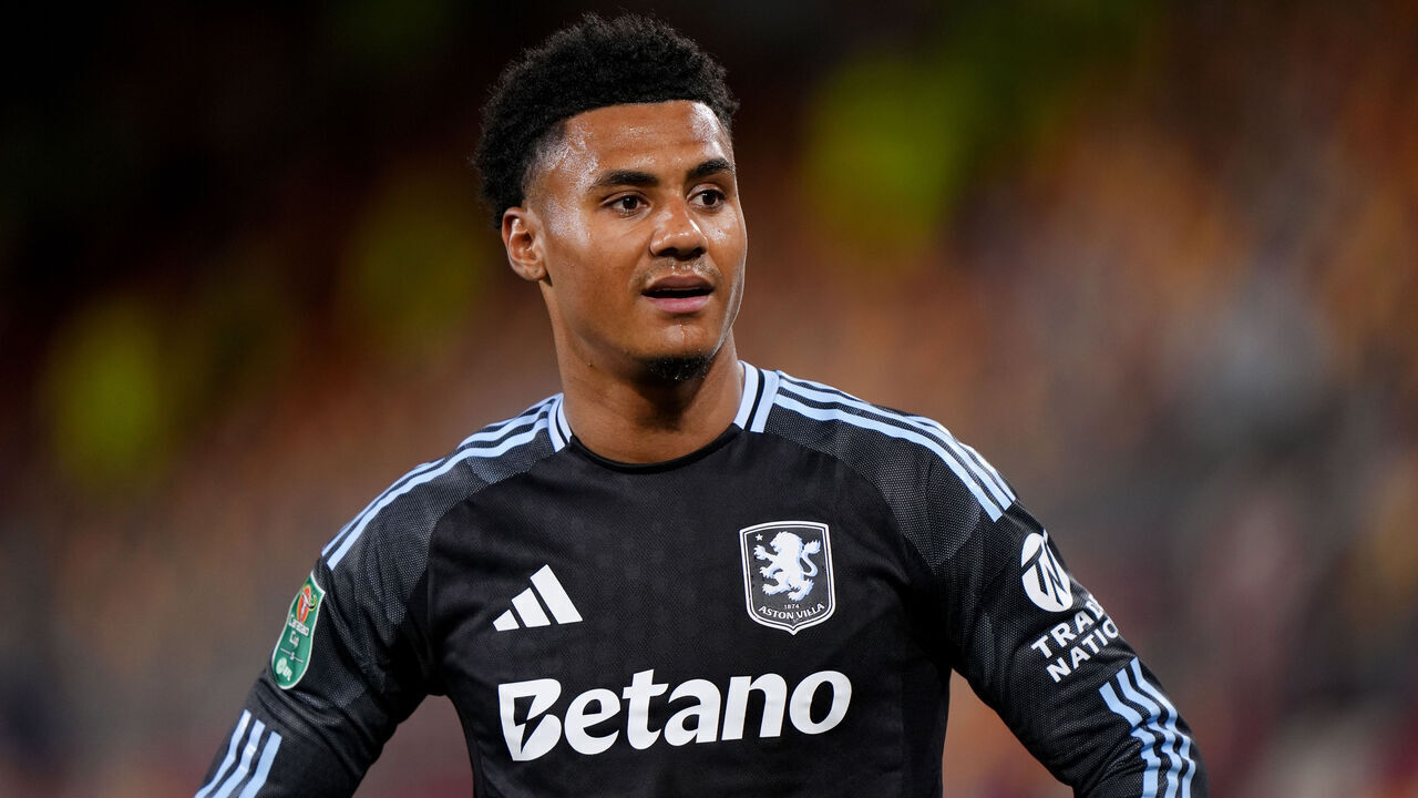 Aston Villa's Ollie Watkins during the Carabao Cup third round match at the Gtech Community Stadium, London. Picture date: Tuesday September 16, 2025.
