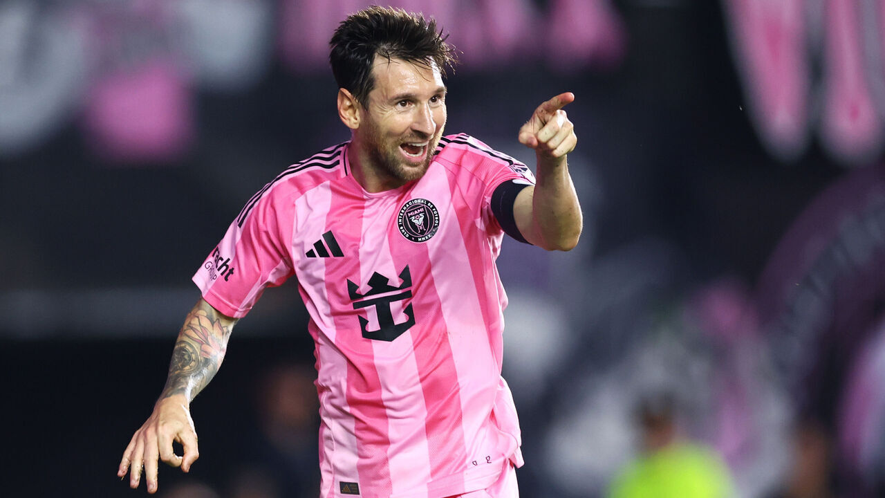 FORT LAUDERDALE, FLORIDA - SEPTEMBER 16: Lionel Messi #10 of Inter Miami CF celebrates after scoring the team's second goal during the MLS match between Inter Miami CF and Seattle Sounders FC at Chase Stadium on September 16, 2025 in Fort Lauderdale, Florida.
