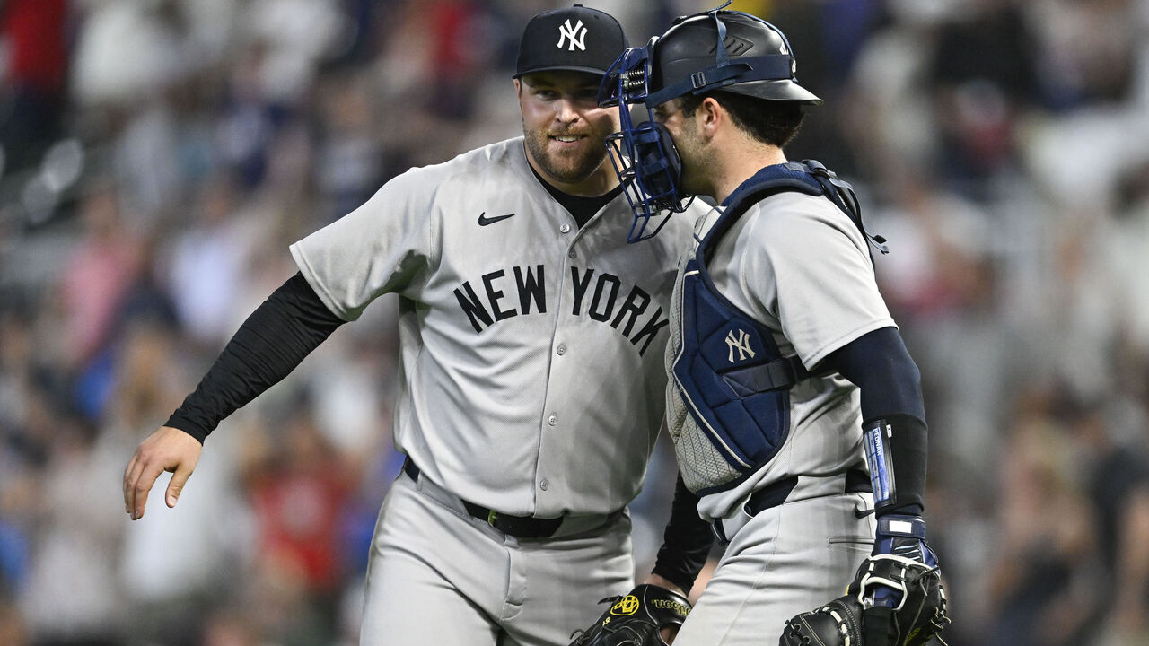 MINNEAPOLIS, MINNESOTA - SEPTEMBER 16: David Bednar #53 of the New York Yankees celebrates with Austin Wells #28 after the game against the Minnesota Twins at Target Field on September 16, 2025 in Minneapolis, Minnesota. Bender was credited with a save as the Yankees defeated the Twins 10-9.