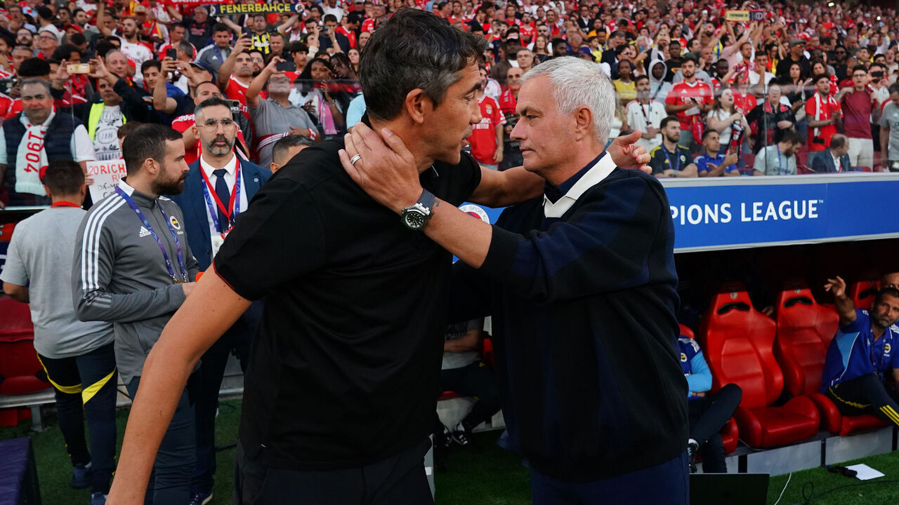 LISBON, PORTUGAL - AUGUST 27: Head Coach Jose Mourinho of Fenerbahce greets Head Coach Bruno Lage of SL Benfica before the start of the UEFA Champions League Play Off 2nd Leg match between SL Benfica and Fenerbahce at Estadio da Luz on August 27, 2025 in Lisbon, Portugal.