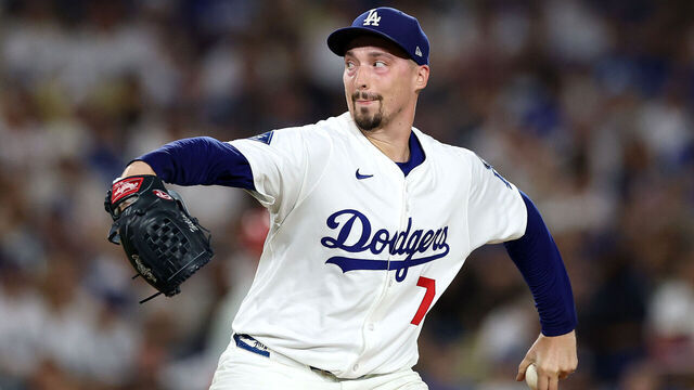 LOS ANGELES, CALIFORNIA - SEPTEMBER 17: Blake Snell #7 of the Los Angeles Dodgers pitches against the Los Angeles Dodgers during the seventh inning at Dodger Stadium on September 17, 2025 in Los Angeles, California.