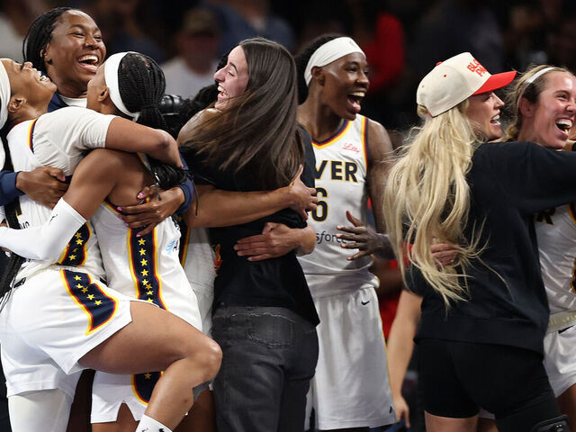 Boston's late basket lifts Fever to 1st playoff series win since 2015 | theScore.com
