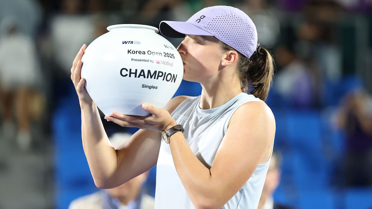 SEOUL, SOUTH KOREA - SEPTEMBER 21: Iga Swiatek of Poland kisses with the trophy following victory in the Women's Singles Final match on Day Seven of the Korea Open Tennis Championship 2025 presented by Motiva at Seoul Olympic Park Tennis Center on September 21, 2025 in Seoul, South Korea.