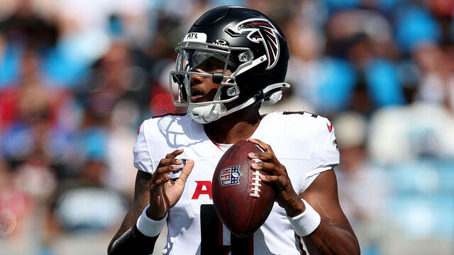 CHARLOTTE, NORTH CAROLINA - SEPTEMBER 21: Michael Penix Jr. #9 of the Atlanta Falcons looks to pass during the third quarter against the Carolina Panthers at Bank of America Stadium on September 21, 2025 in Charlotte, North Carolina.
