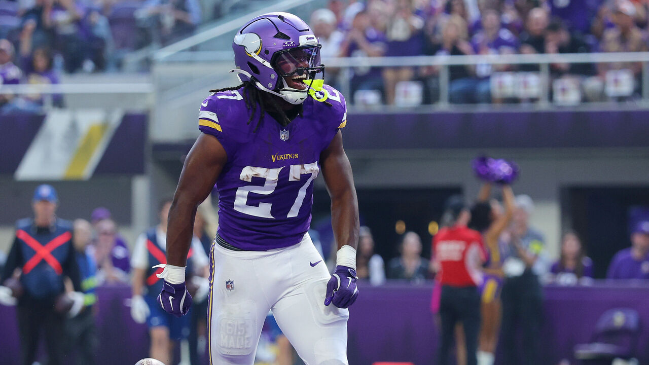 MINNEAPOLIS, MINNESOTA - SEPTEMBER 21: Jordan Mason #27 of the Minnesota Vikings celebrates after scoring a touchdown against the Cincinnati Bengals during the third quarter at U.S. Bank Stadium on September 21, 2025 in Minneapolis, Minnesota.