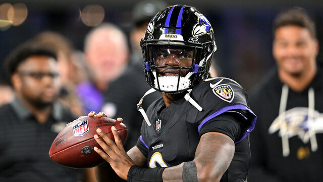 BALTIMORE, MARYLAND - SEPTEMBER 22: Lamar Jackson #8 of the Baltimore Ravens warms up before the game against the Detroit Lions at M&T Bank Stadium on September 22, 2025 in Baltimore, Maryland.