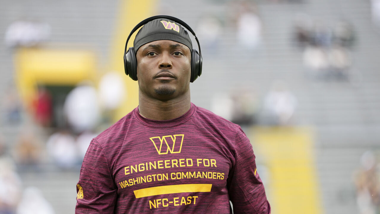GREEN BAY, WISCONSIN - SEPTEMBER 11: Terry McLaurin #17 of the Washington Commanders warms up prior to the NFL football game against the Green Bay Packers on Thursday Sept. 11, 2025 in Green Bay, Wis.