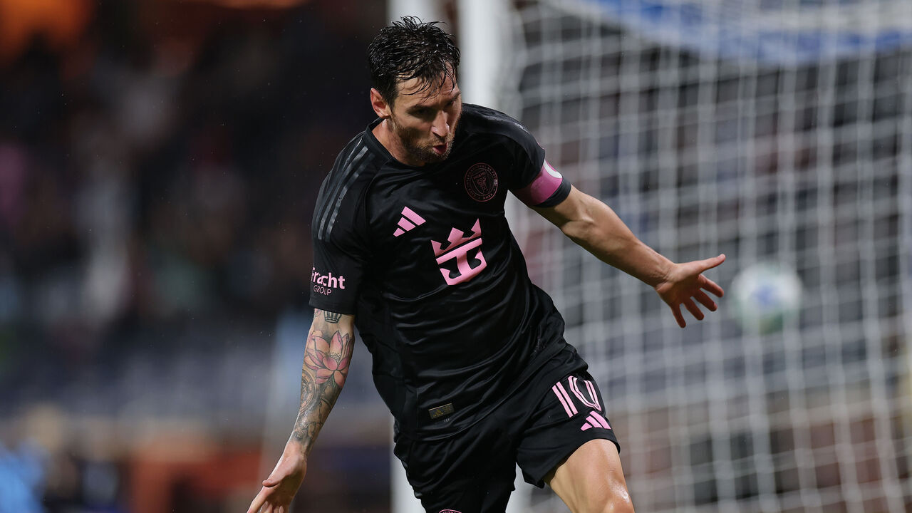 NEW YORK, NEW YORK - SEPTEMBER 24: Lionel Messi #10 of Inter Miami CF celebrates after scoring the team's fourth goal during the MLS match between New York City FC and Inter Miami CF at Citi Field on September 24, 2025 in New York City.