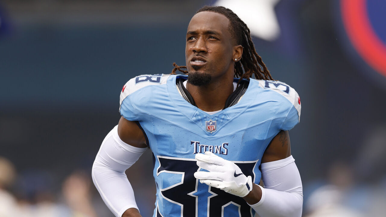 NASHVILLE, TENNESSEE - SEPTEMBER 21: L'Jarius Sneed #38 of the Tennessee Titans reacts prior to the NFL 2025 game against the Indianapolis Colts at Nissan Stadium on September 21, 2025 in Nashville, Tennessee.