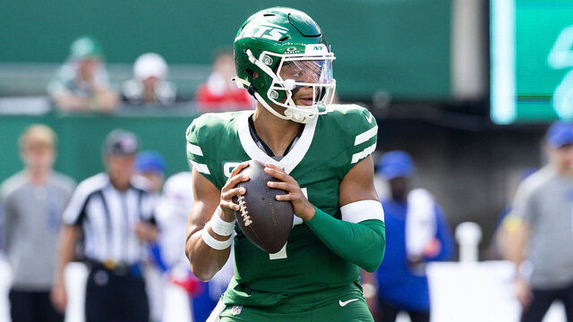 EAST RUTHERFORD, NEW JERSEY - SEPTEMBER 14: Justin Fields #7 of the New York Jets looks to pass during the NFL 2025 game between Buffalo Bills and New York Jets at MetLife Stadium on September 14, 2025 in East Rutherford, New Jersey.