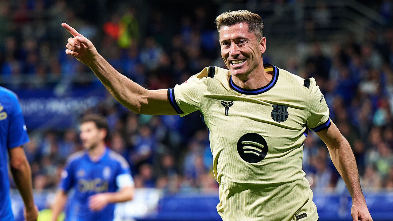 OVIEDO, SPAIN - SEPTEMBER 25: Robert Lewandowski of FC Barcelona celebrates after scoring the second goal of his team during the LaLiga EA Sports match between Real Oviedo and FC Barcelona at Carlos Tartiere on September 25, 2025 in Oviedo, Spain.