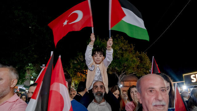 ISTANBUL, TURKEY - 2025/09/24: A child waves the Palestinian flag and the Turkish flag. The Republican People's Party (CHP) held a rally in support of Palestine. Various political parties and civil society groups joined the rally to protest and raise awareness about the genocide in Gaza.