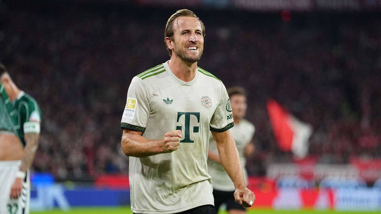 Harry Kane (Bayern Munich) gestures during the 1.Bundesliga match between FC Bayern München and Werder Bremen at Allianz arena, Munich, Germany on September 26, 2025.