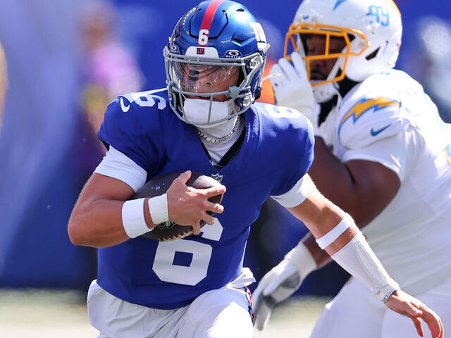 EAST RUTHERFORD, NJ - SEPTEMBER 28: Jaxson Dart #6 of the New York Giants runs during the first quarter of the game against the Los Angeles Chargers on September 28, 2025 at MetLife Stadium in East Rutherford, New Jersey.