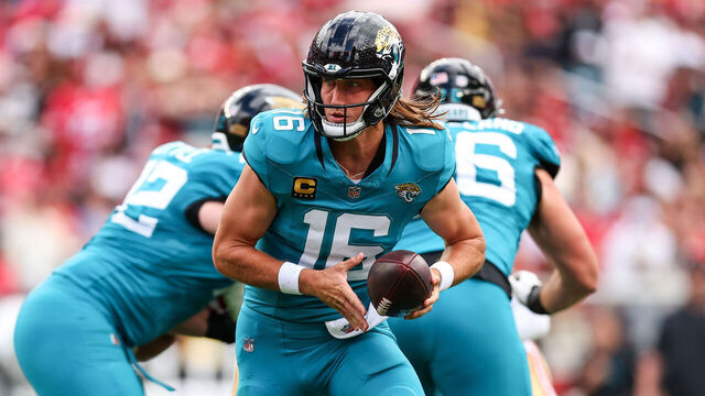 SANTA CLARA, CALIFORNIA - SEPTEMBER 28: Trevor Lawrence #16 of the Jacksonville Jaguars runs with the ball during the game against the San Francisco 49ers at Levi's Stadium on September 28, 2025 in Santa Clara, California.
