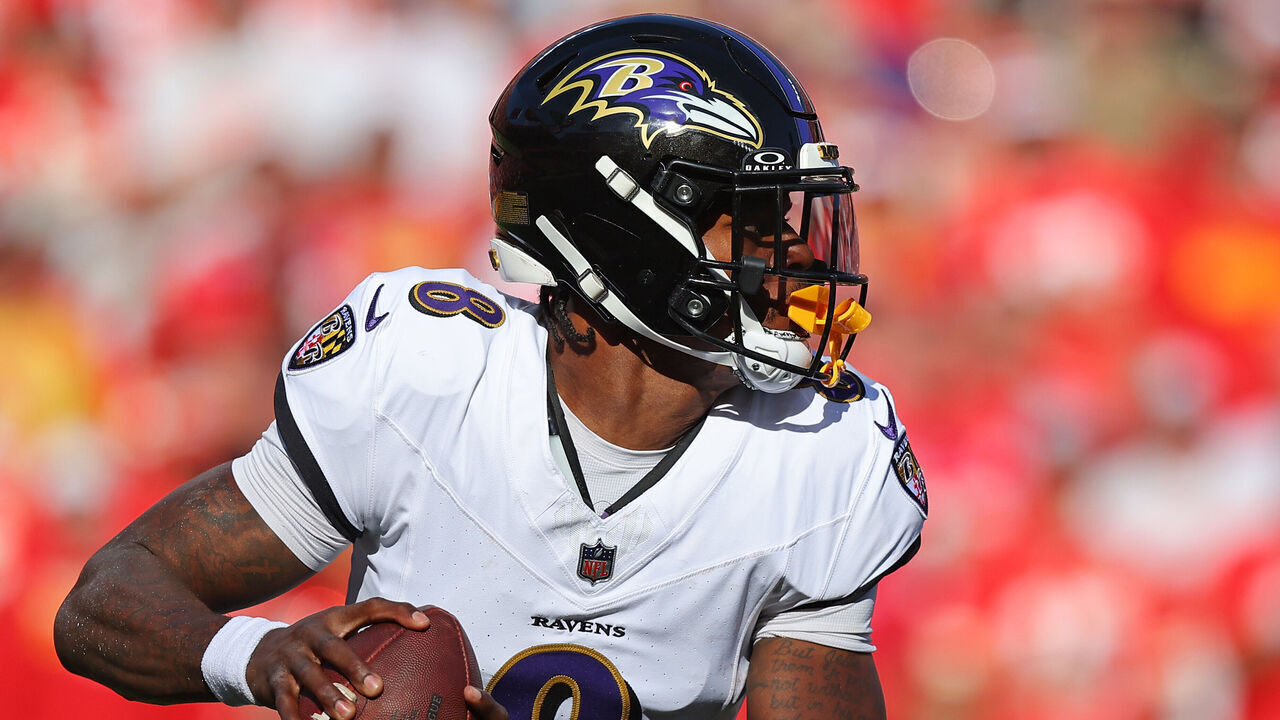 KANSAS CITY, MISSOURI - SEPTEMBER 28: Lamar Jackson #8 of the Baltimore Ravens looks to pass during the second quarter against the Kansas City Chiefs at Arrowhead Stadium on September 28, 2025 in Kansas City, Missouri.