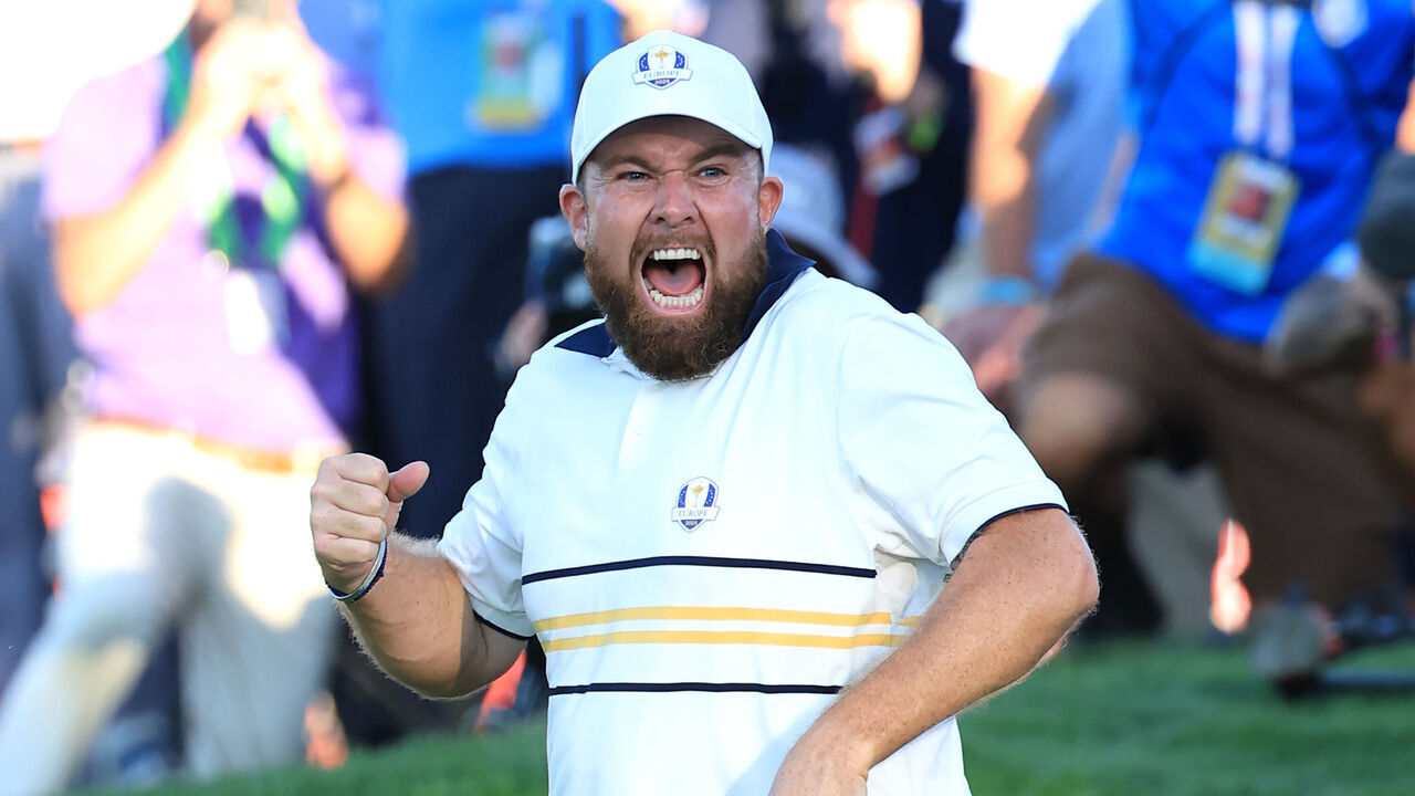 FARMINGDALE, NEW YORK - SEPTEMBER 28: Shane Lowry of Europe celebrates holing a putt on the 18th green to retain the Ryder Cup during the Sunday singles matches of the 2025 Ryder Cup at Black Course at Bethpage State Park Golf Course on September 28, 2025 in Farmingdale, New York.