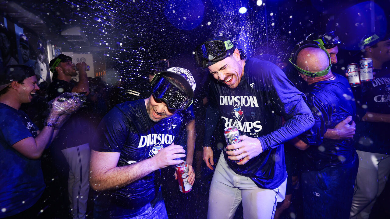 Blue Jays clinch 1st AL East title since 2015 | theScore.com
