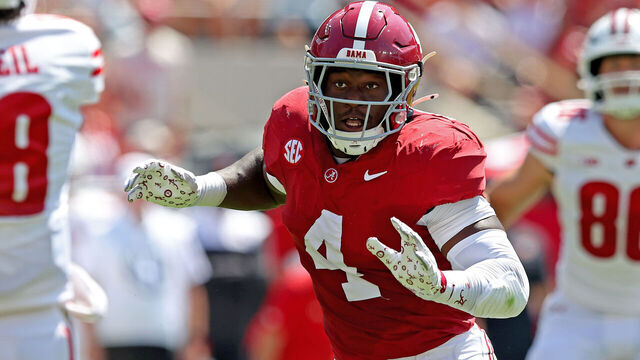 TUSCALOOSA, ALABAMA - SEPTEMBER 13: Qua Russaw #4 of the Alabama Crimson Tide during the first half of the game against the Wisconsin Badgers at Bryant-Denny Stadium on September 13, 2025 in Tuscaloosa, Alabama.