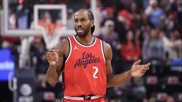 INGLEWOOD, CALIFORNIA - MARCH 07: Kawhi Leonard #2 of the LA Clippers reacts during the first half against the New York Knicks at Intuit Dome on March 07, 2025 in Inglewood, California.