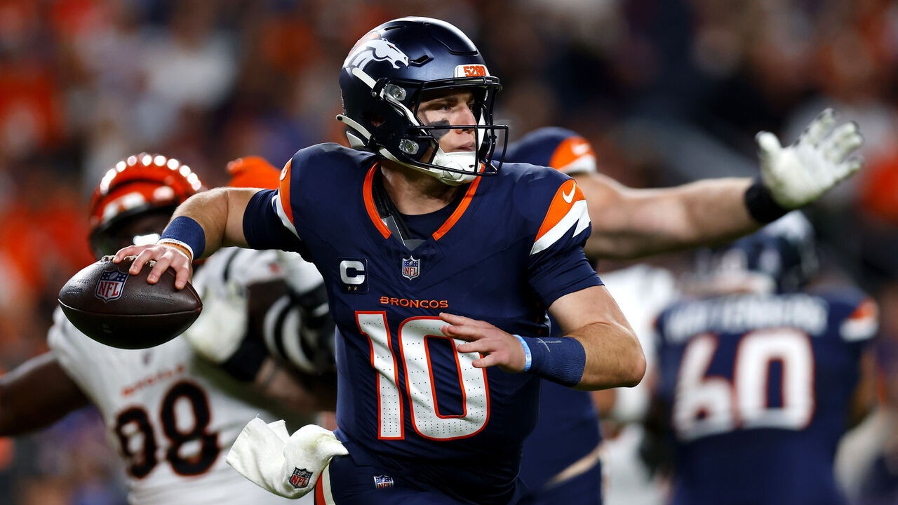 DENVER, COLORADO - SEPTEMBER 29: Bo Nix #10 of the Denver Broncos throws a pass against the Cincinnati Bengals during the second quarter in the game at Empower Field At Mile High on September 29, 2025 in Denver, Colorado.