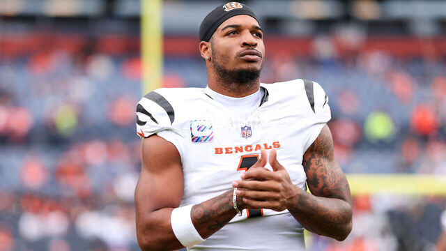 DENVER, COLORADO - SEPTEMBER 29: Ja’Marr Chase #1 of the Cincinnati Bengals warms up prior to the game against the Denver Broncos at Empower Field at Mile High on September 29, 2025 in Denver, Colorado.