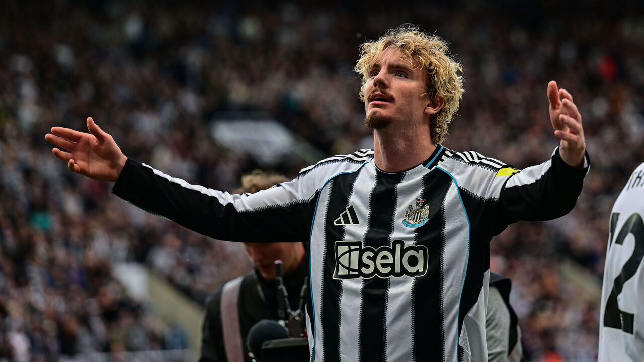 NEWCASTLE UPON TYNE, ENGLAND - SEPTEMBER 28: Nick Woltemade of Newcastle United (27) celebrates after scoring Newcastle's opening goal during the Premier League match between Newcastle United and Arsenal at St James' Park on September 28, 2025 in Newcastle upon Tyne, England.