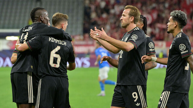 30 September 2025, Cyprus, Limassol: Soccer, Champions League, Pafos FC - FC Bayern Munich, preliminary round, matchday 2, Limassol Arena, Nicolas Jackson (Bayern Munich) (l-r) celebrates his goal for 0:3 with Joshua Kimmich (Bayern Munich), Harry Kane (Bayern Munich) and Luis Díaz (Bayern Munich). Photo: Peter Kneffel/dpa