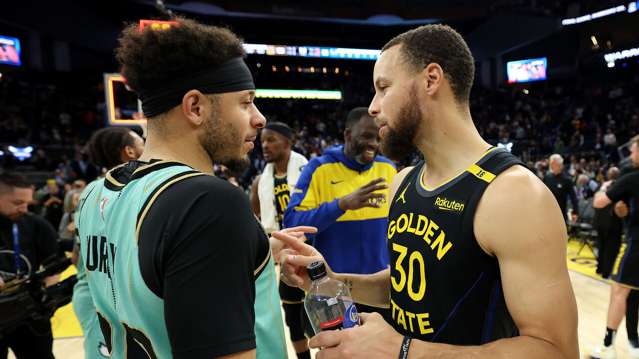 SAN FRANCISCO, CALIFORNIA - FEBRUARY 25: Stephen Curry #30 of the Golden State Warriors talks to his brother, Seth Curry #30 of the Charlotte Hornets, after their game at Chase Center on February 25, 2025 in San Francisco, California. NOTE TO USER: User expressly acknowledges and agrees that, by downloading and/or using this photograph, user is consenting to the terms and conditions of the Getty Images License Agreement.