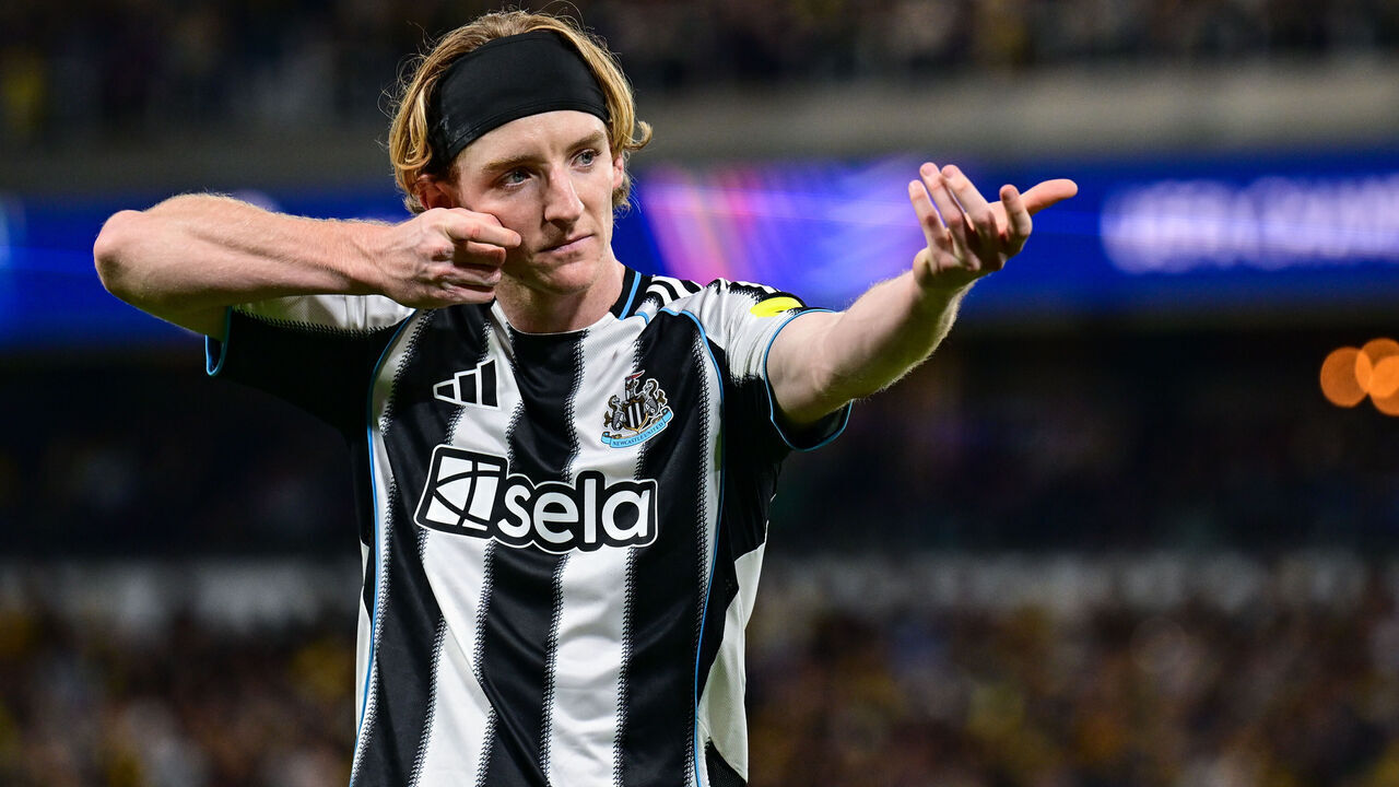 BRUSSELS, BELGIUM - OCTOBER 01: Anthony Gordon of Newcastle United (10) celebrates after scoring Newcastle's second goal from the penalty spot during the UEFA Champions League 2025/26 League Phase MD2 match between R. Union Saint-Gilloise and Newcastle United FC at RSC Anderlecht Stadium on October 01, 2025 in Brussels, Belgium.