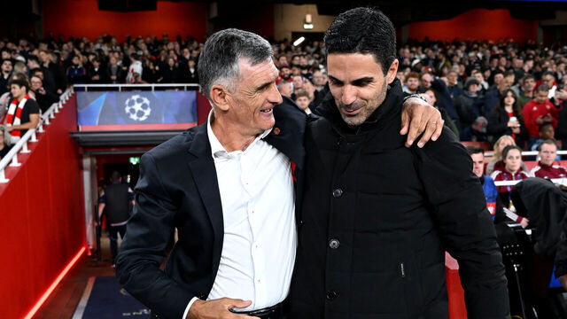 LONDON, ENGLAND - OCTOBER 01: Jose Luis Mendilibar, Head Coach of Olympiacos, and Mikel Arteta, Manager of Arsenal, embrace prior to the UEFA Champions League 2025/26 League Phase MD2 match between Arsenal FC and Olympiacos FC at Arsenal Stadium on October 01, 2025 in London, England.
