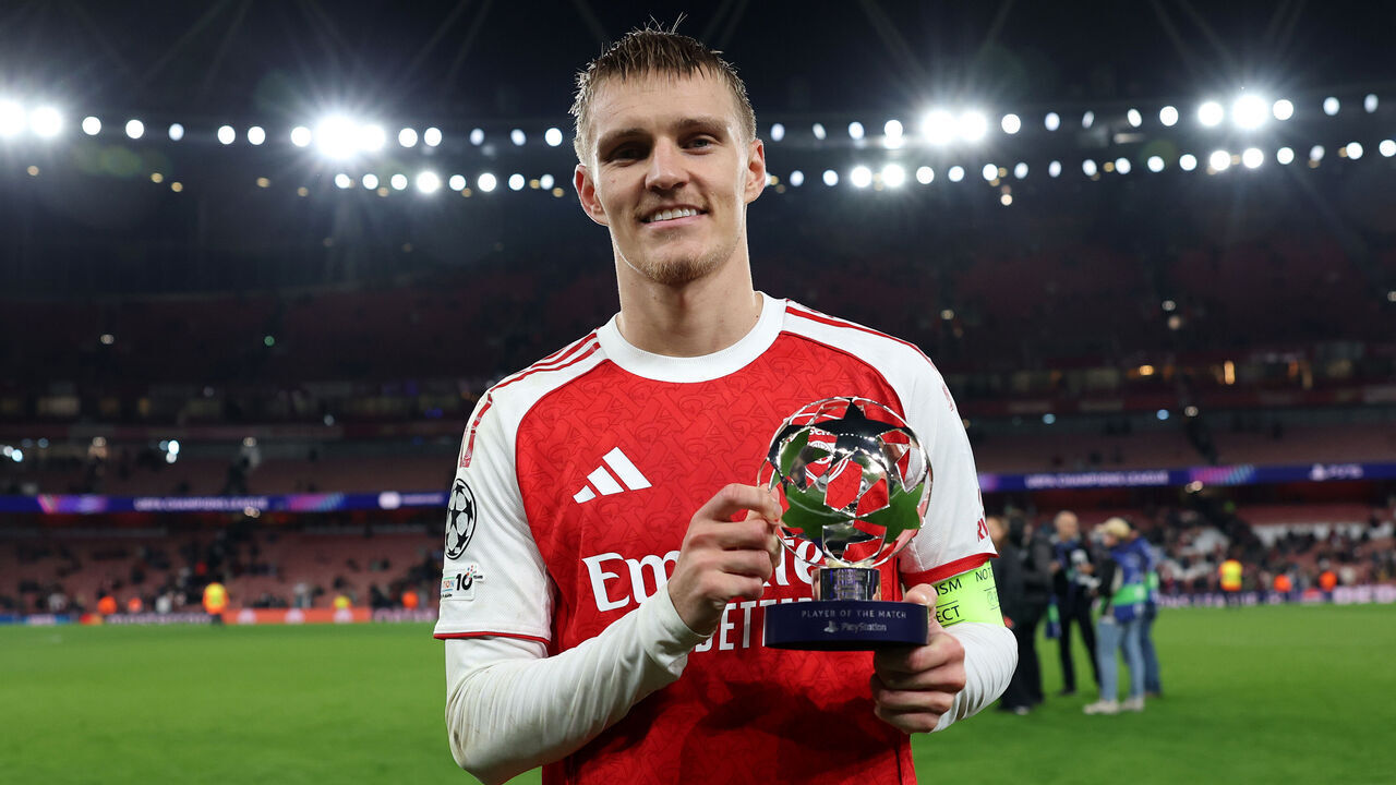 LONDON, ENGLAND - OCTOBER 01: Martin Odegaard of Arsenal poses for a photo with the PlayStation Player Of The Match award after the UEFA Champions League 2025/26 League Phase MD2 match between Arsenal FC and Olympiacos FC at Arsenal Stadium on October 01, 2025 in London, England.