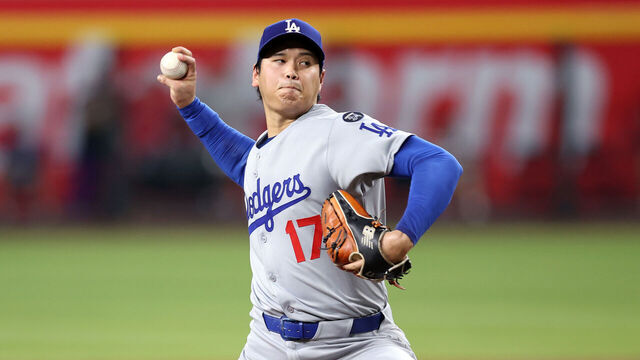 PHOENIX, ARIZONA - SEPTEMBER 23: Starter Shohei Ohtani #17 of the Los Angeles Dodgers pitches against the Arizona Diamondbacks during the fifth inning at Chase Field on September 23, 2025 in Phoenix, Arizona. The Diamondbacks defeated the Dodgers 5-4.